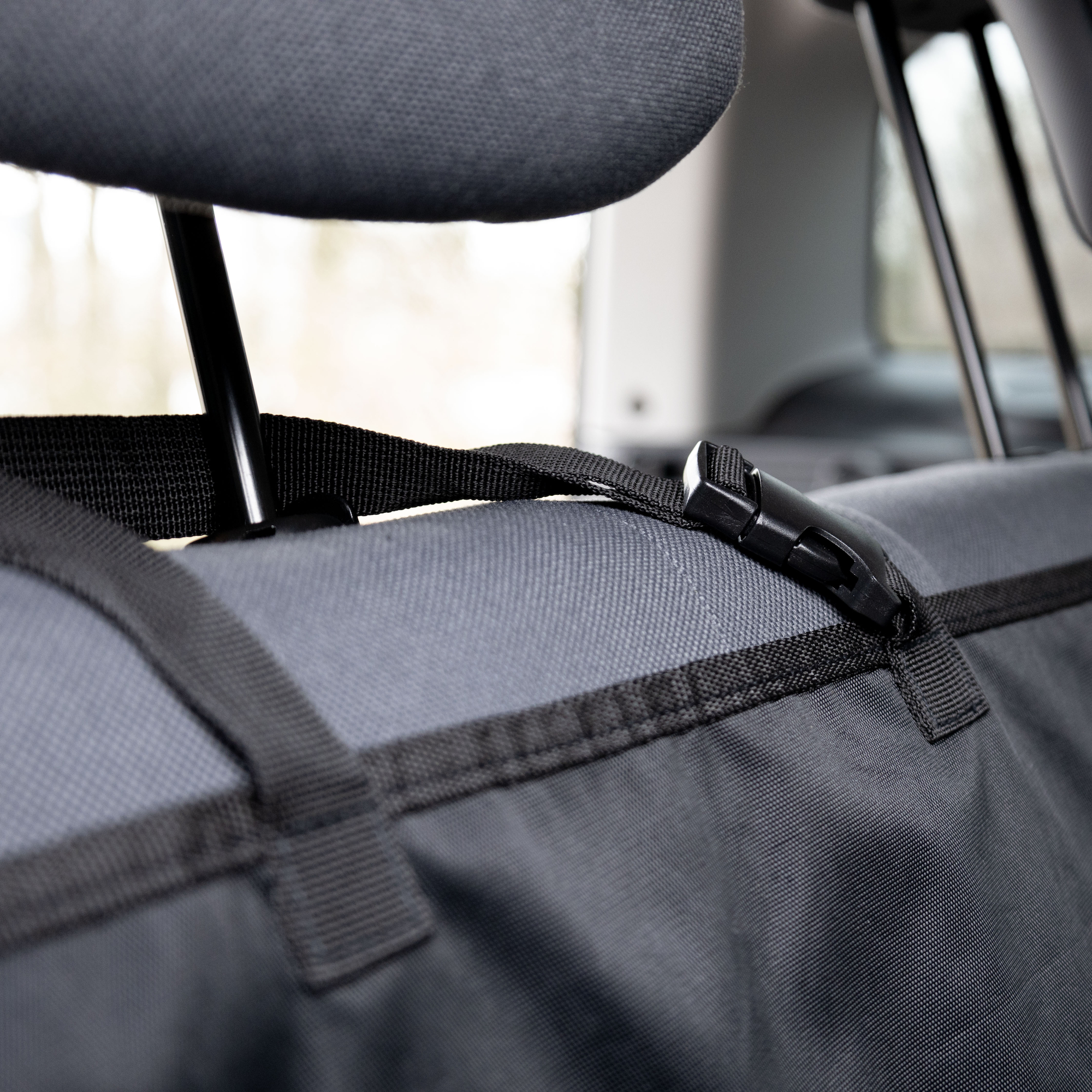 Flamingo Car seat cover Dex Can be split in two (for in the car) with headrest attachment Back seat Black