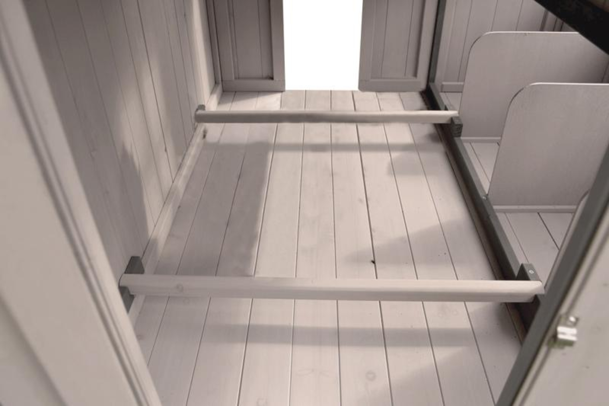 Flamingo Chicken house Calypso Cottage Grey