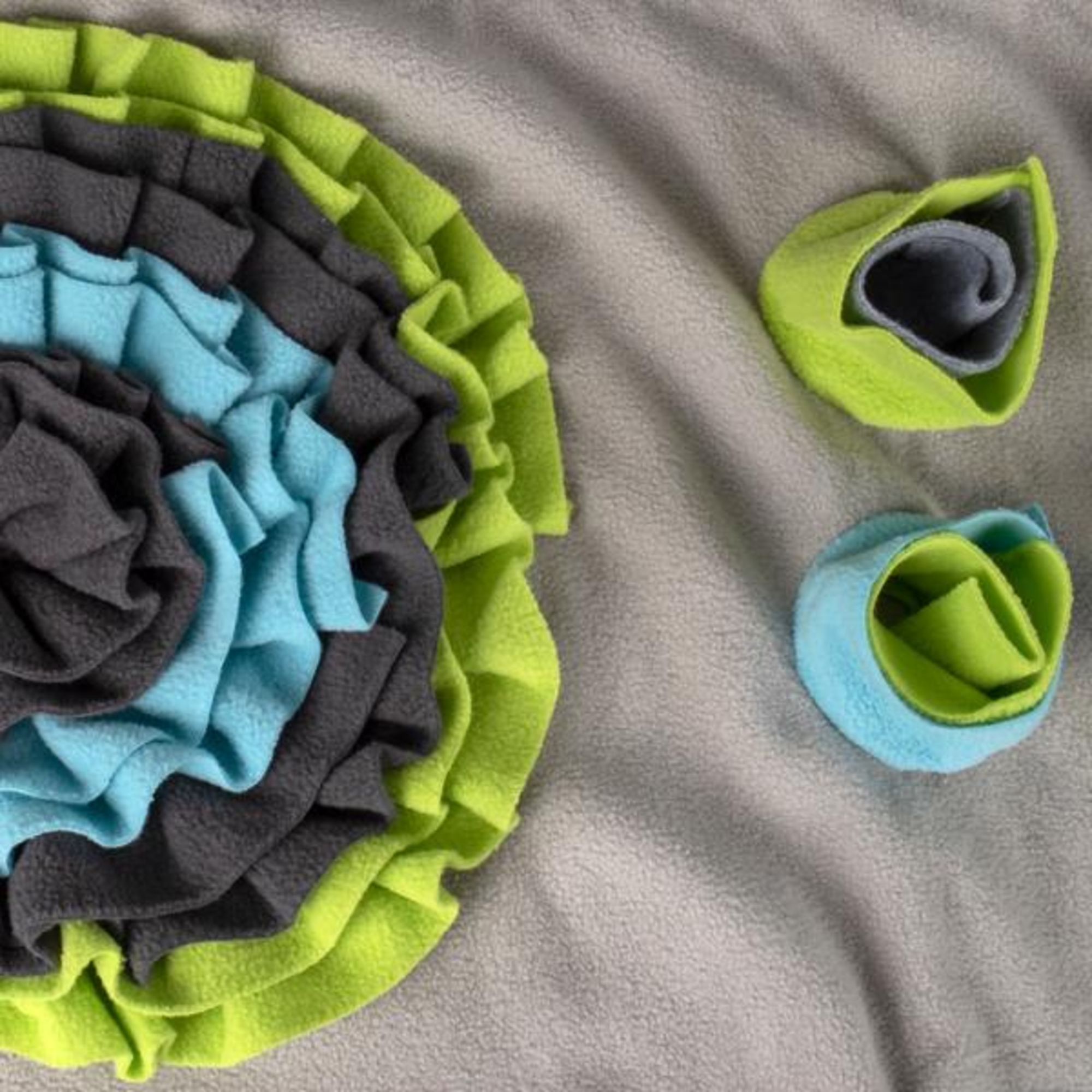 Flamingo Sniffing carpet Joya  Dark blue & Grey & Light blue & Light green