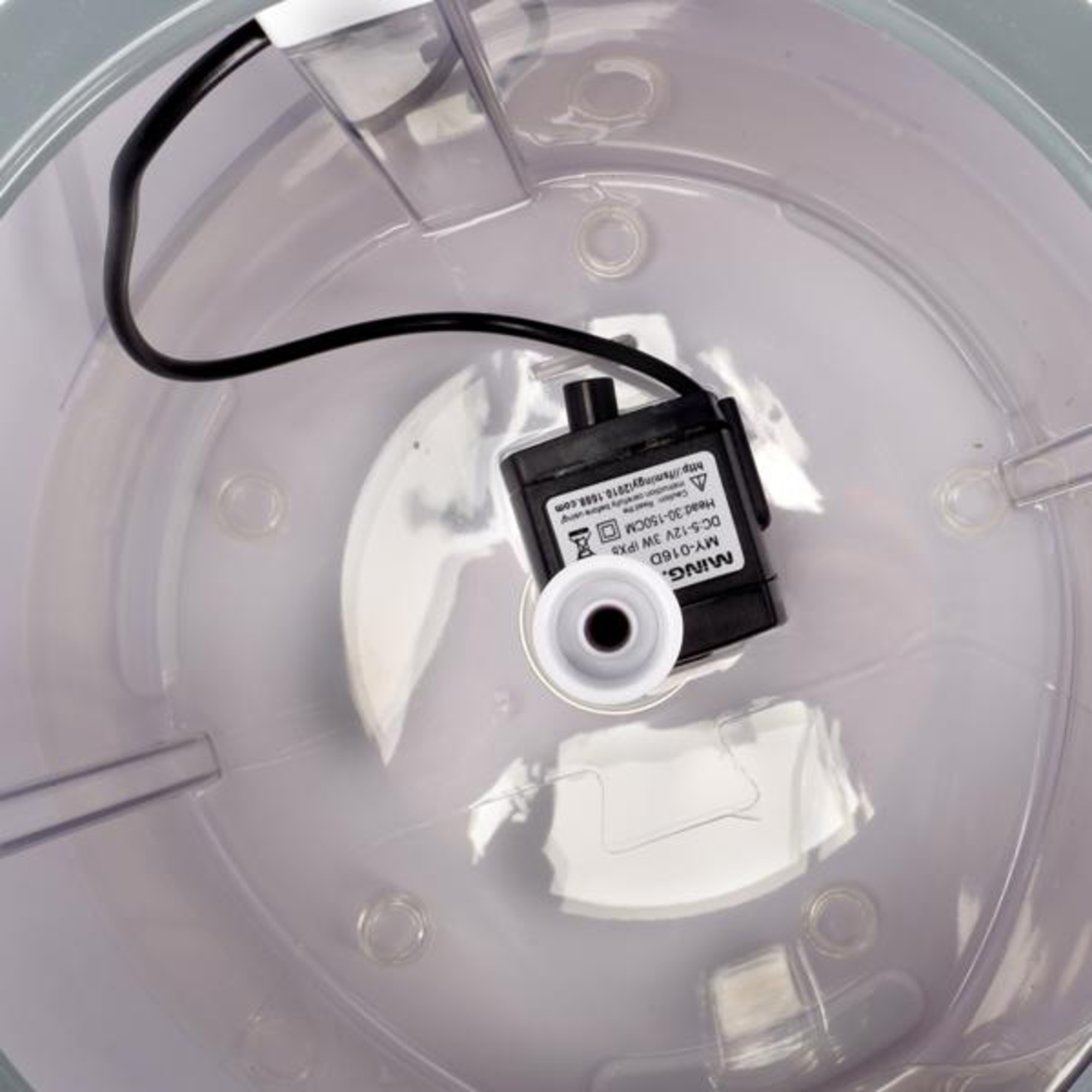 Flamingo Drinking fountain Adriana White & Grey