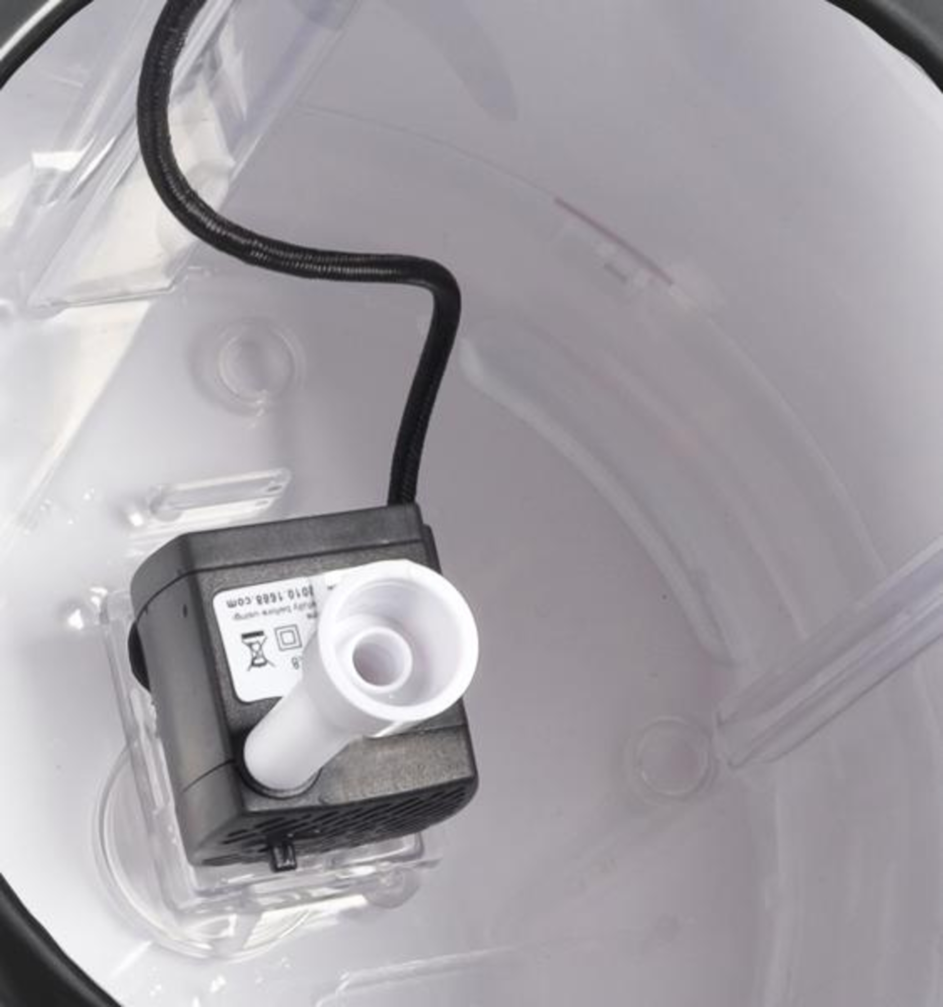 Flamingo Bebedero fuente Adriana Blanco & Negro